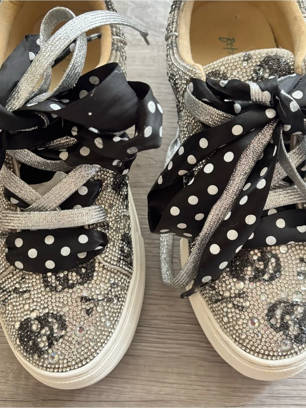 Betsy Johnson SIDNY All-Over Rhinestone SKULLS Platform Sneakers Size 8.5 - Picture 3 of 10